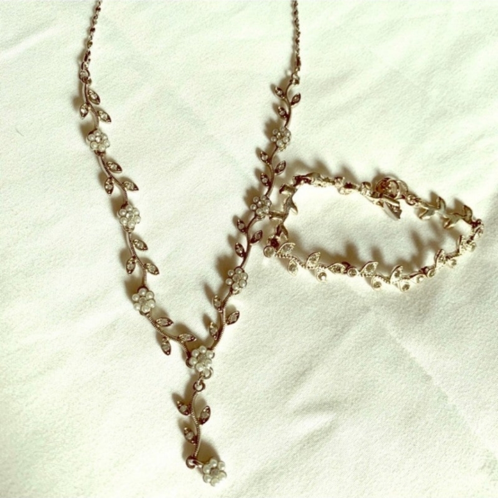 Vintage Kirk's Folly necklace and bracelet set $95